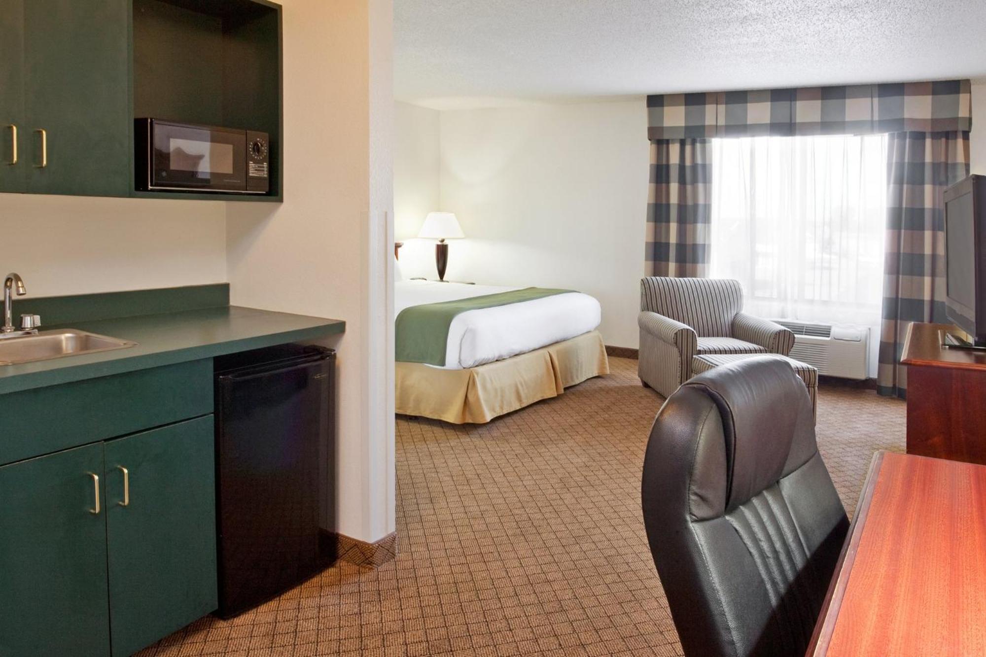 Holiday Inn Express & Suites Alliance By Ihg Dış mekan fotoğraf