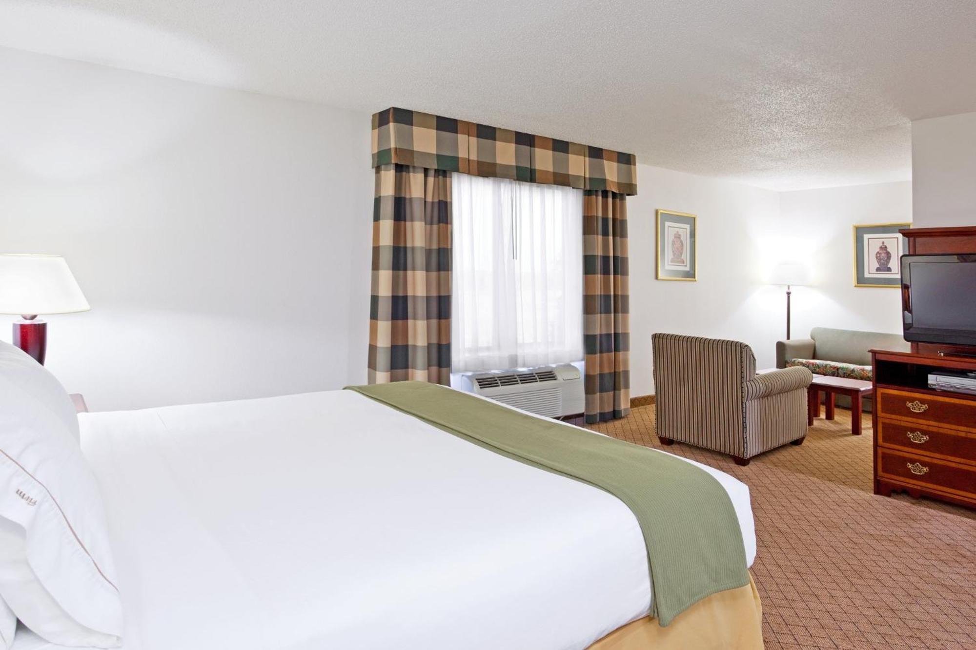Holiday Inn Express & Suites Alliance By Ihg Dış mekan fotoğraf