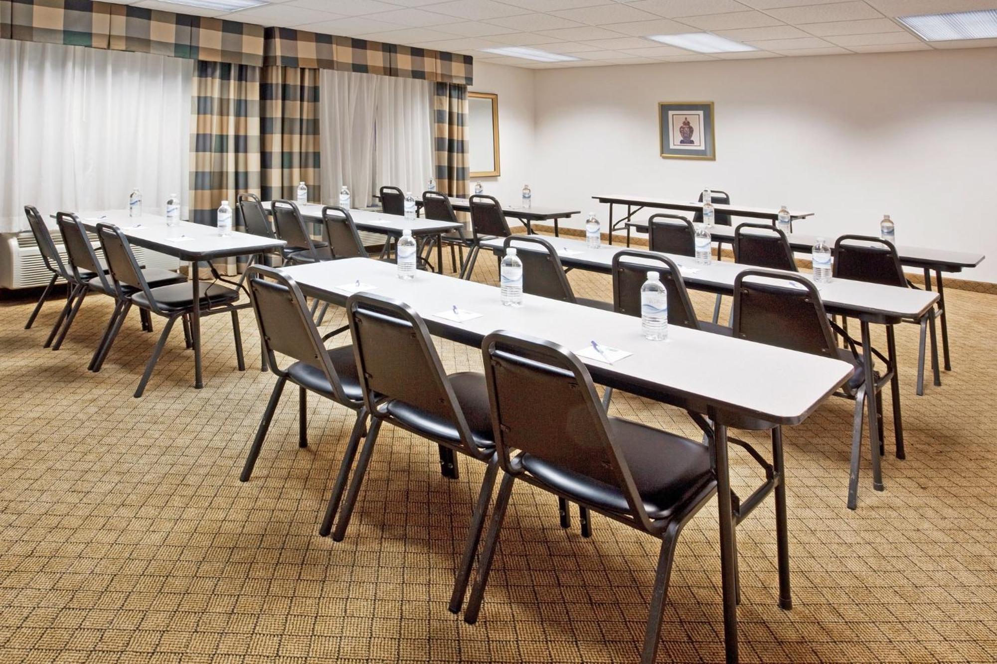 Holiday Inn Express & Suites Alliance By Ihg Dış mekan fotoğraf